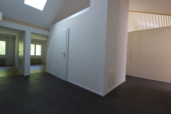 Très bel appartement en attique à Péry 12