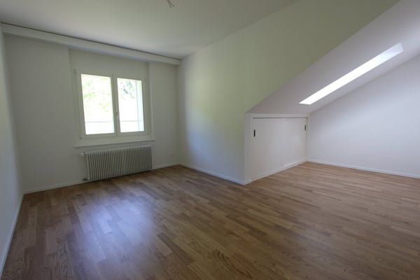 Très bel appartement en attique à Péry 9