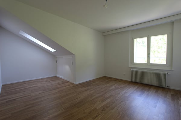 Très bel appartement en attique à Péry 10