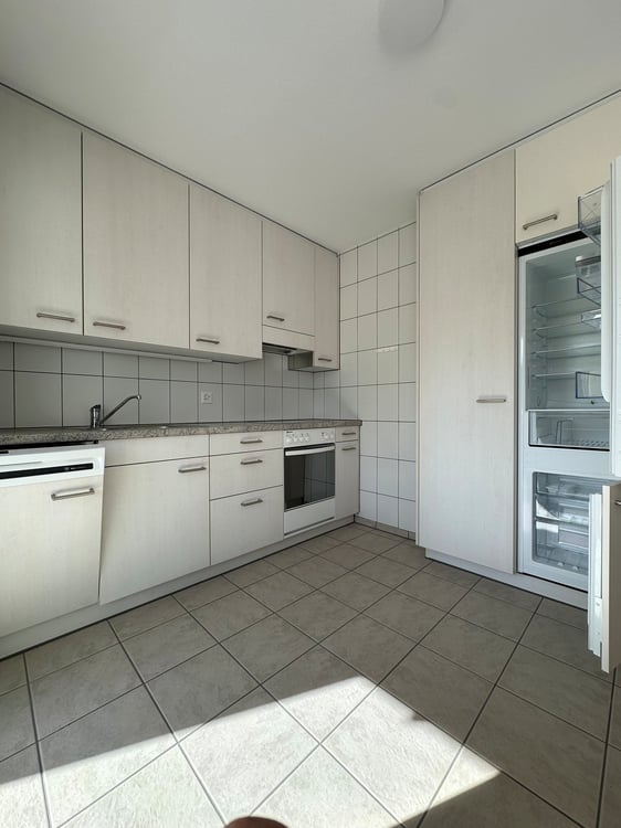 Sanierte helle 3.5-Zimmer-Wohnung mit Balkon und Seesicht 3
