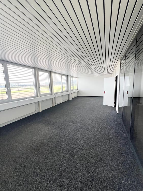 Moderne Büroräume mit Weitsicht und Leuchtreklame an der A1 – Ihre Firma täglich sichtbar! 13