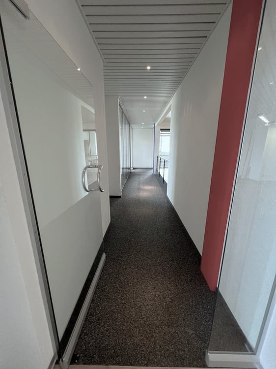 Moderne Büroräume mit Weitsicht und Leuchtreklame an der A1 – Ihre Firma täglich sichtbar! 14