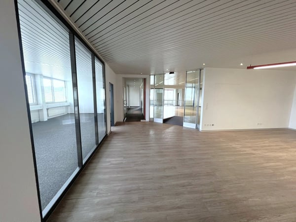 Moderne Büroräume mit Weitsicht und Leuchtreklame an der A1 – Ihre Firma täglich sichtbar! 8
