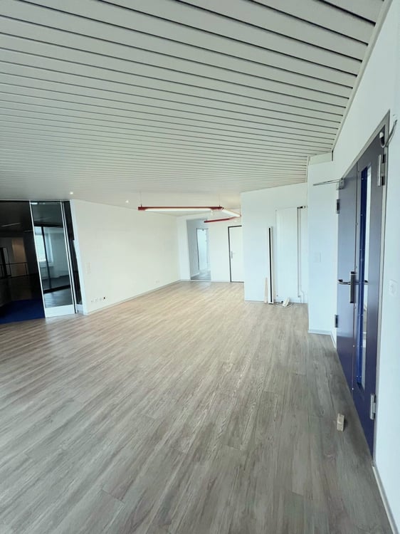 Moderne Büroräume mit Weitsicht und Leuchtreklame an der A1 – Ihre Firma täglich sichtbar! 7