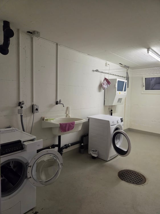2.5-Zimmer-Wohnung mit traumhafter Seesicht in Krattigen 11