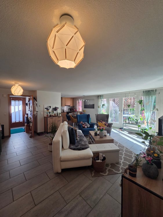 2.5-Zimmer-Wohnung mit traumhafter Seesicht in Krattigen 3