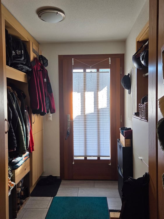 2.5-Zimmer-Wohnung mit traumhafter Seesicht in Krattigen 2