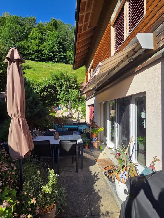 2.5-Zimmer-Wohnung mit traumhafter Seesicht in Krattigen 8