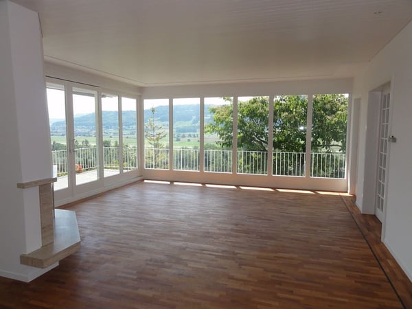 Grosszügige 7-Zimmer-Wohnung mit Pool und Panoramablick in Muri b. Bern 2