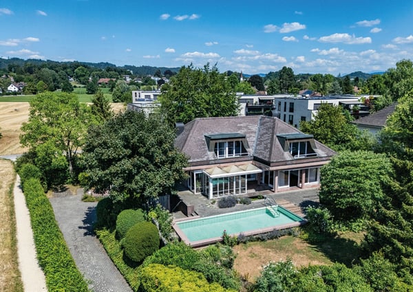 Repräsentative Villa mit Pool und separater 2½-Zimmer-Einliegerwohnung in Muri