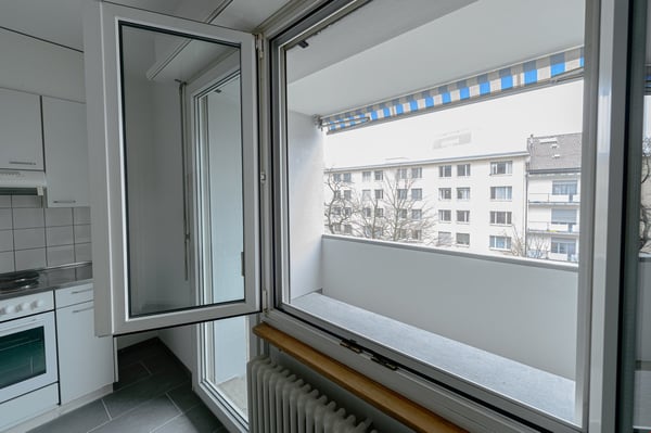 Zentrale 2-Zimmer-Wohnung mit Balkon in Basel-Kleinhüningen 1