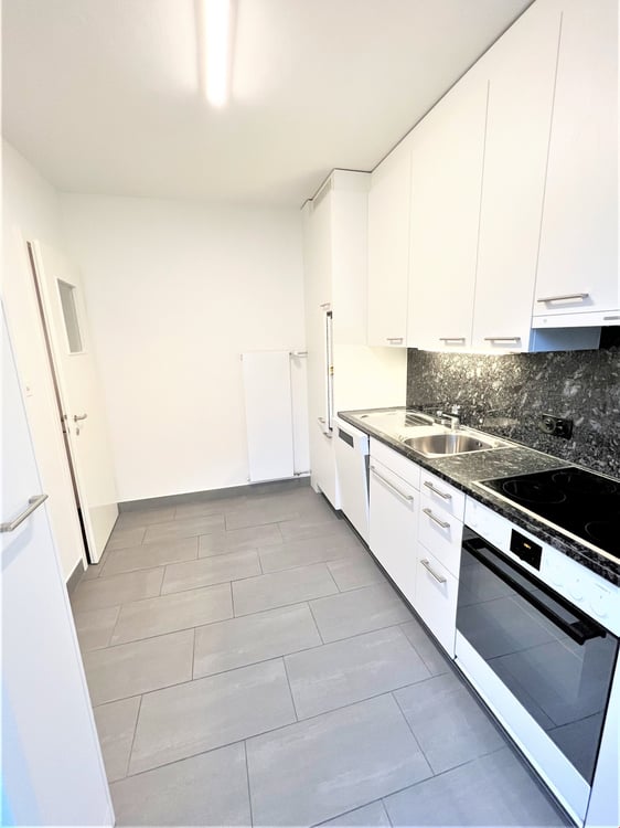 Helle 3-Zimmer-Wohnung mit Balkon im Quartier Iselin, Basel 3