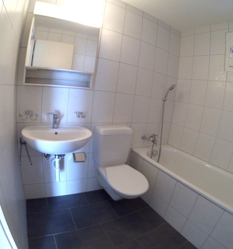 Charmantes 4.5-Zimmer-Doppelhaushälfte in ruhiger Lage in Füllinsdorf 12