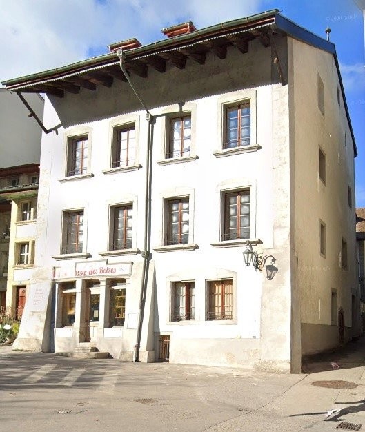 Appartement 2.5 pièces rénové en vieille ville de Fribourg 1