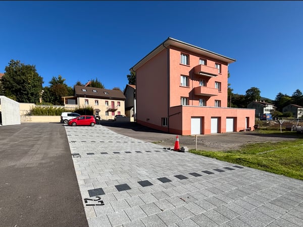 Places de parc extérieures à louer 1