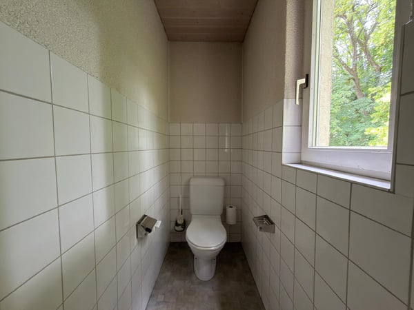 À louer : Local commercial au 1er étage avec surfaces d'archives au sous-sol et 2 places de parc extérieures 13