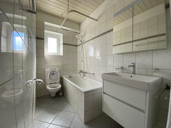 Appartement 3 pièces rénové avec cachet à louer ? Bienne 4