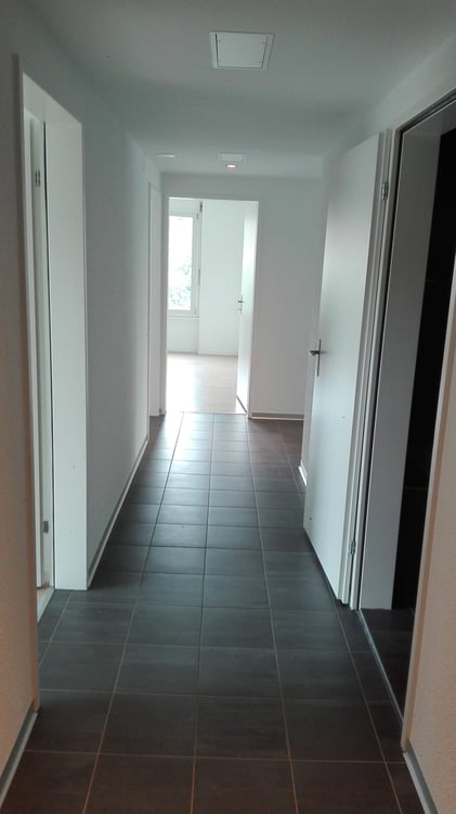 Moderne 4.5-Zimmer-Wohnung mit Balkon für Ihre Familie 5