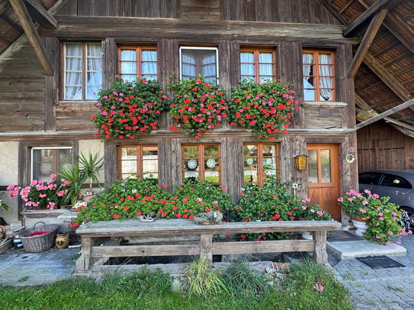 Charmantes Bauernhaus aus dem 18 JH an idyllischer Lage 1