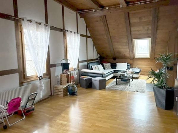 Charmante 3.5 Zimmer-Dachwohnung mit viel Cachet 2