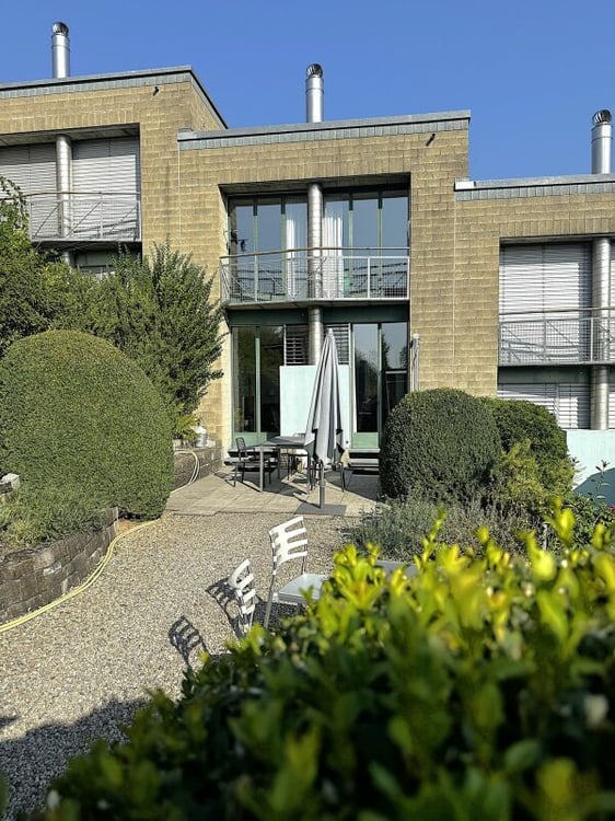 Zeitlose Architektur trifft auf überraschende Wohnqualität 5