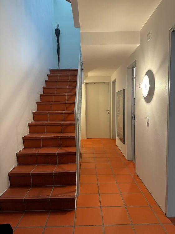 Zeitlose Architektur trifft auf überraschende Wohnqualität 22