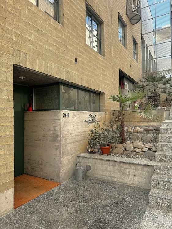 Zeitlose Architektur trifft auf überraschende Wohnqualität 7