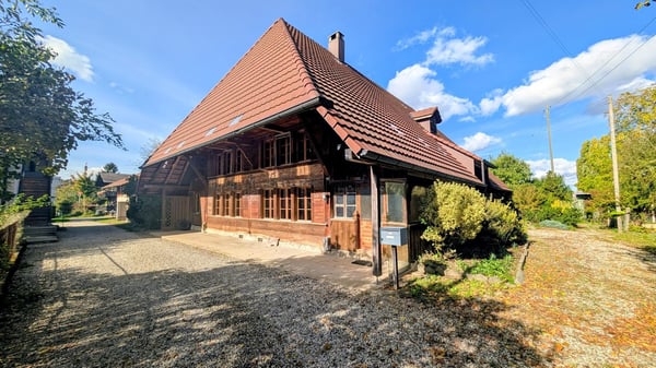Charmantes, historisches Bauernhaus mit grossem Garten, Stallung und eigener Quelle in Lotzwil 22