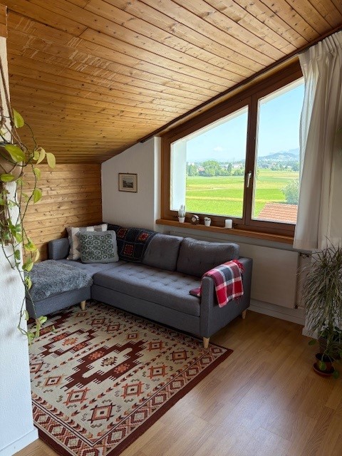 Schöne 2.5 Zimmerwohnung mit idyllischer Aussicht zu vermieten 6