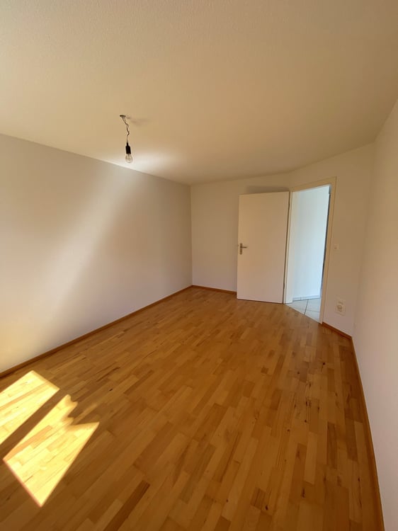 Lichtdurchflutete 4-Zimmerwohnung mit grossem Balkon in Seedorf 7