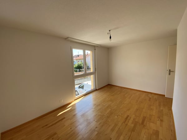 Lichtdurchflutete 4-Zimmerwohnung mit grossem Balkon in Seedorf 5