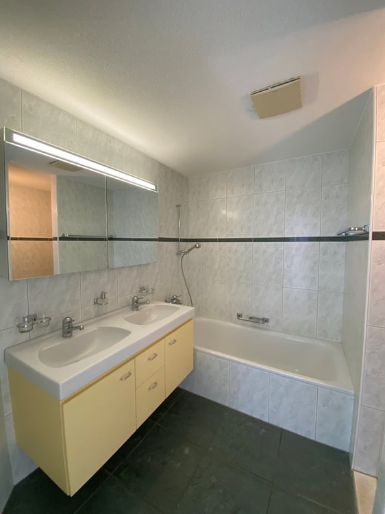 Lichtdurchflutete 4-Zimmerwohnung mit grossem Balkon in Seedorf 12