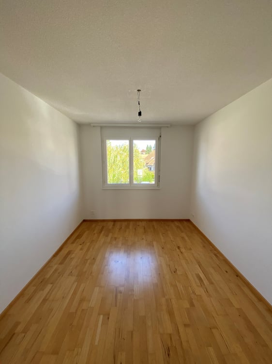 Lichtdurchflutete 4-Zimmerwohnung mit grossem Balkon in Seedorf 3