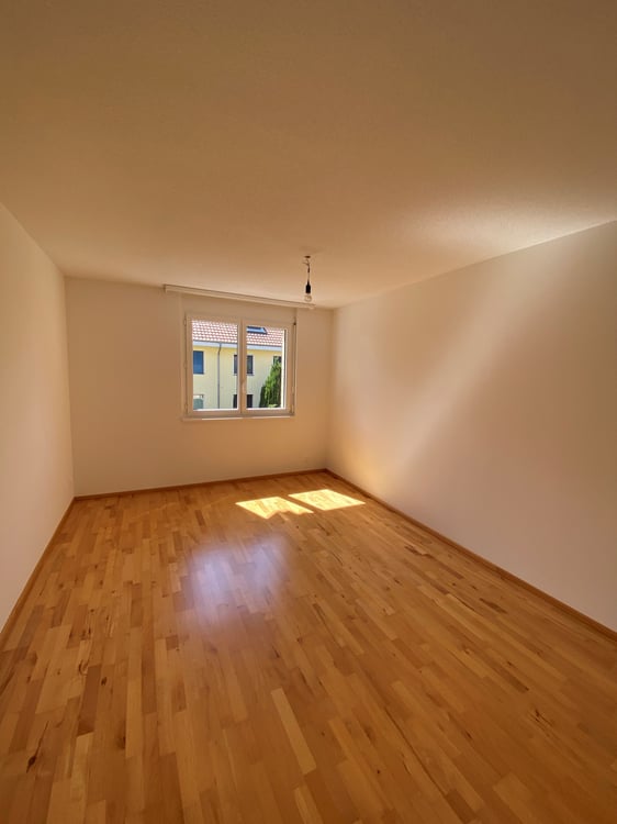 Lichtdurchflutete 4-Zimmerwohnung mit grossem Balkon in Seedorf 6