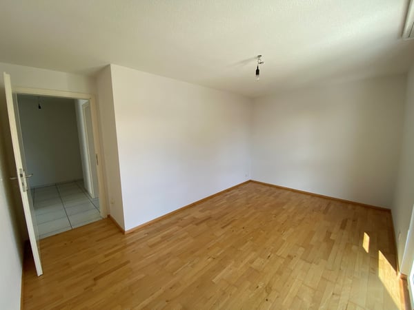 Lichtdurchflutete 4-Zimmerwohnung mit grossem Balkon in Seedorf 4