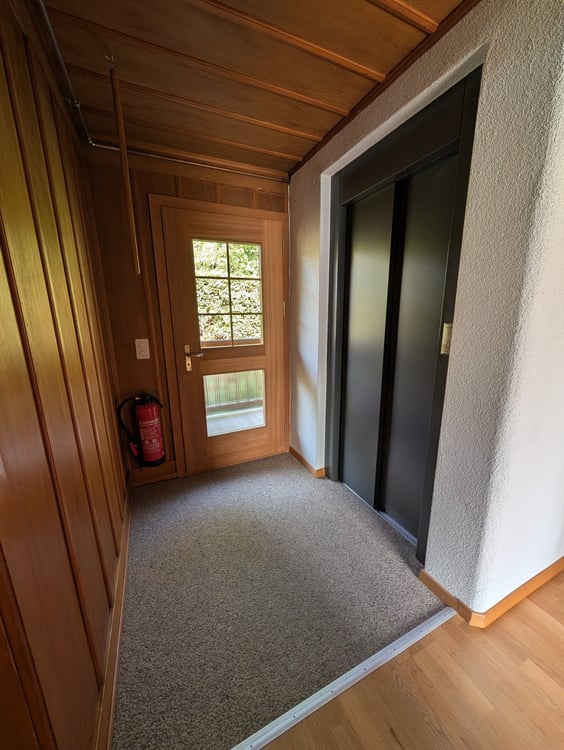 Charmante 2.5-Zimmer-Dachwohnung mit traumhaftem See- und Bergblick 5
