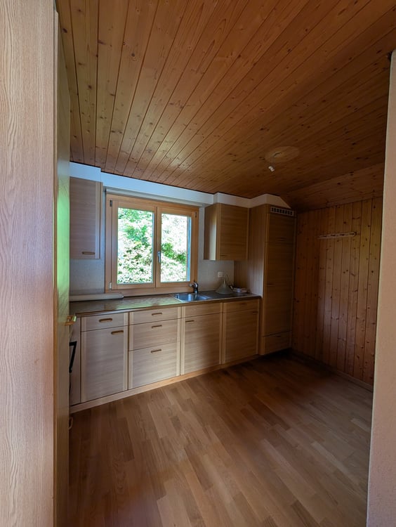 Charmante 2.5-Zimmer-Dachwohnung mit traumhaftem See- und Bergblick 16
