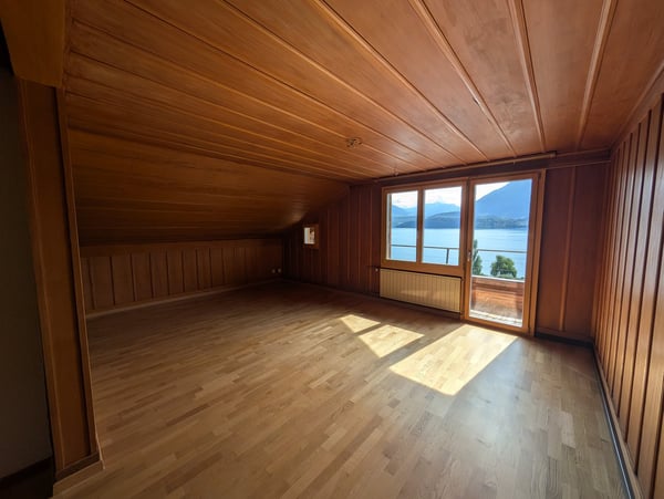 Charmante 2.5-Zimmer-Dachwohnung mit traumhaftem See- und Bergblick 20