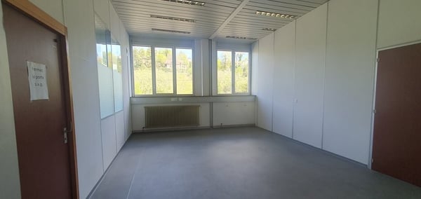 Büros von 279 m² in Penthalaz 12