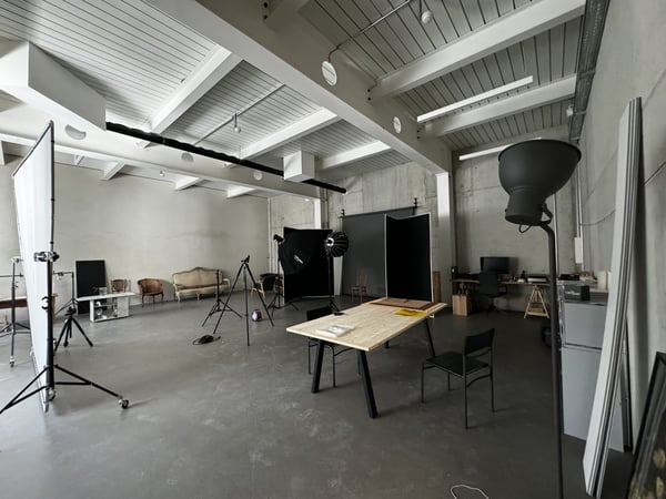 Wunderschönes Atelier im Rohbaustil mit Archiv 6