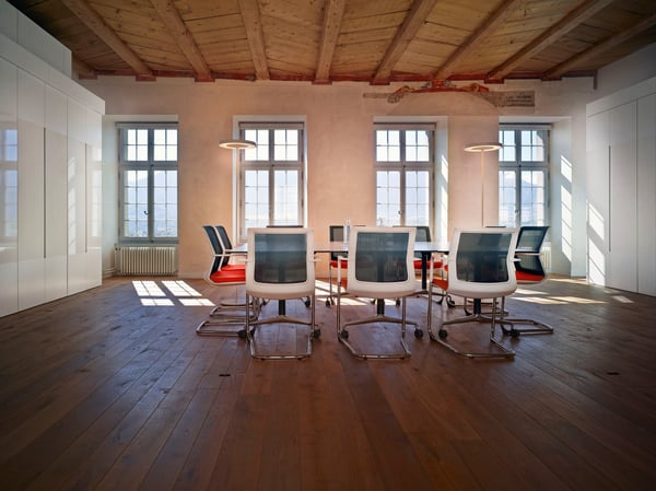 Einzigartiger Büroraum im Neuen Schloss Thun 1