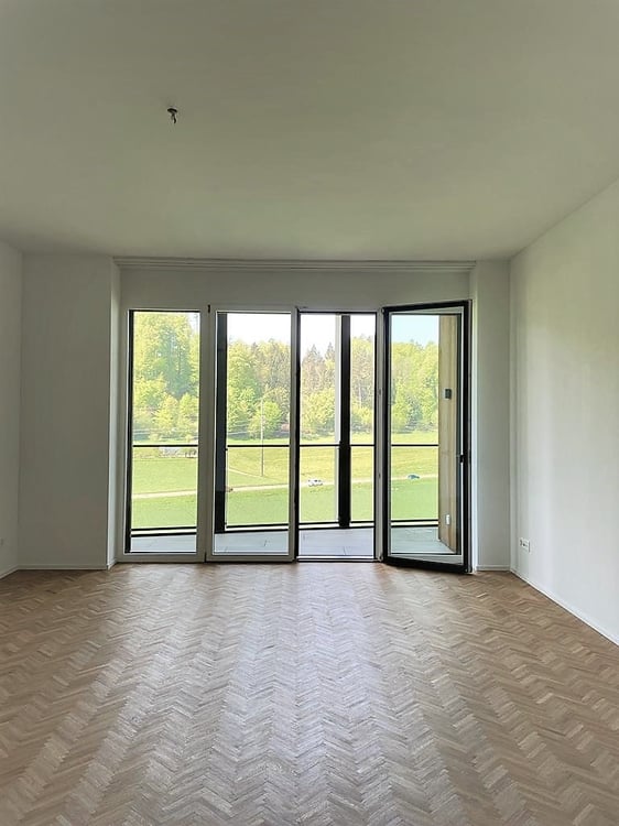 Modernes Studio mit Balkon und Blick ins Grüne 7