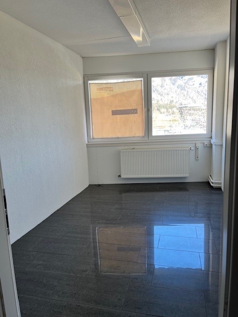 empty room, white walls, black floor, white radiator, window