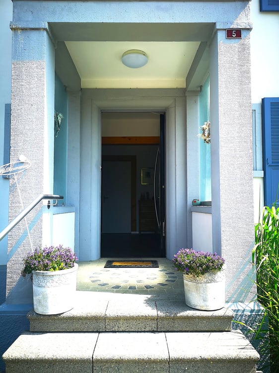 exklusive + total renovierte 1.5 Zimmer EFH-Villa mit Gartenhaus an top Zentrum-Lage 8