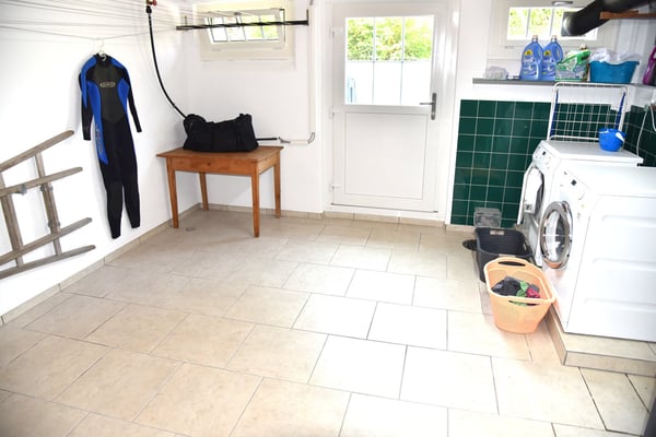 exklusive + total renovierte 1.5 Zimmer EFH-Villa mit Gartenhaus an top Zentrum-Lage 23