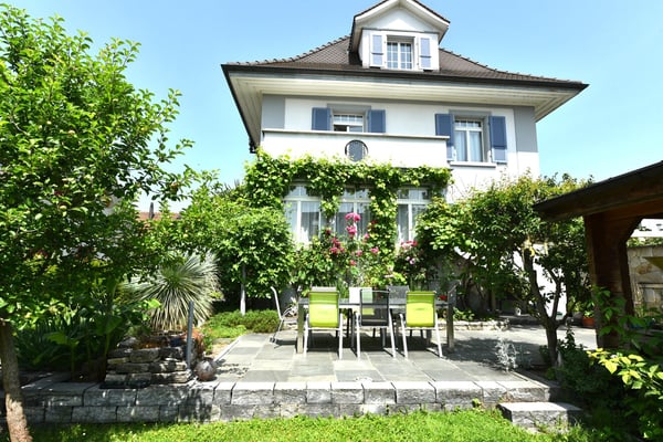 exklusive + total renovierte 1.5 Zimmer EFH-Villa mit Gartenhaus an top Zentrum-Lage 30