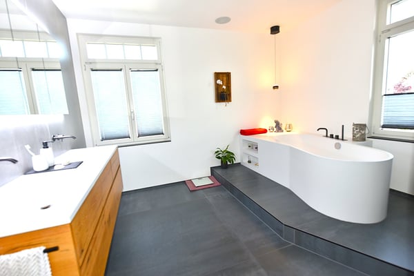 exklusive + total renovierte 1.5 Zimmer EFH-Villa mit Gartenhaus an top Zentrum-Lage 16