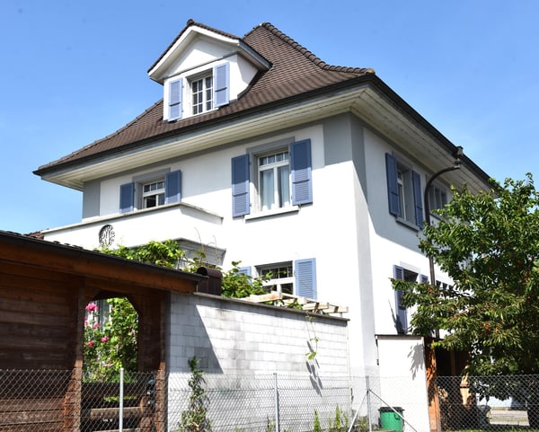 exklusive + total renovierte 1.5 Zimmer EFH-Villa mit Gartenhaus an top Zentrum-Lage 33