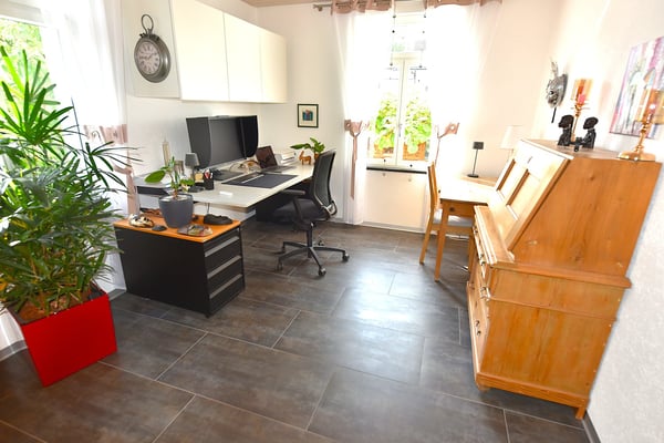 exklusive + total renovierte 1.5 Zimmer EFH-Villa mit Gartenhaus an top Zentrum-Lage 12