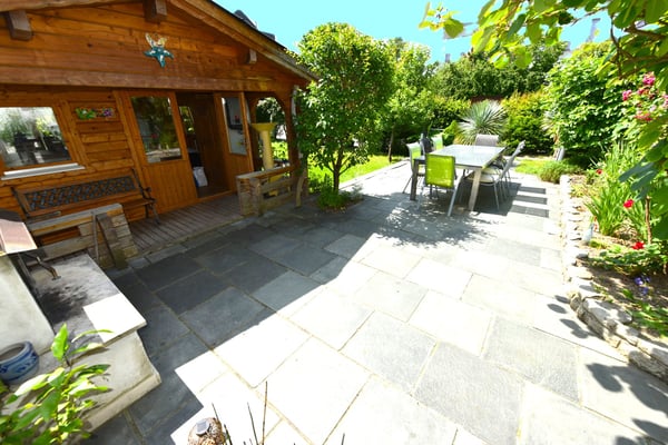 exklusive + total renovierte 1.5 Zimmer EFH-Villa mit Gartenhaus an top Zentrum-Lage 26